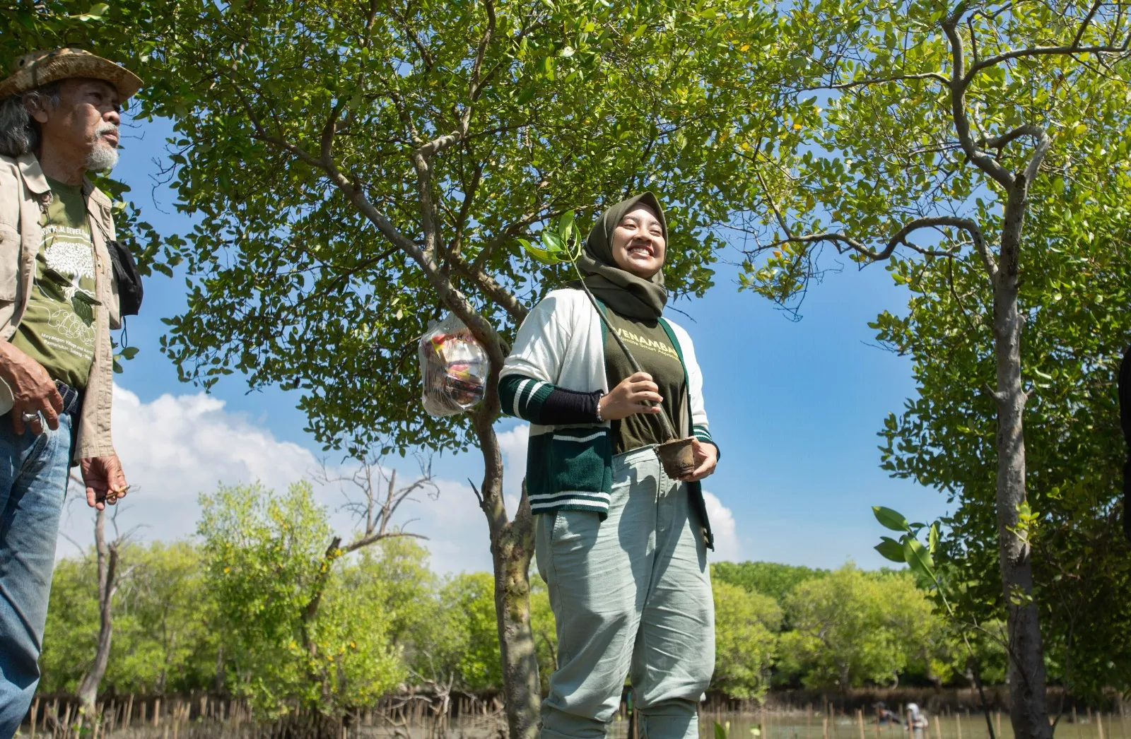 Penanaman Mangrove Bersama VENAMBAK