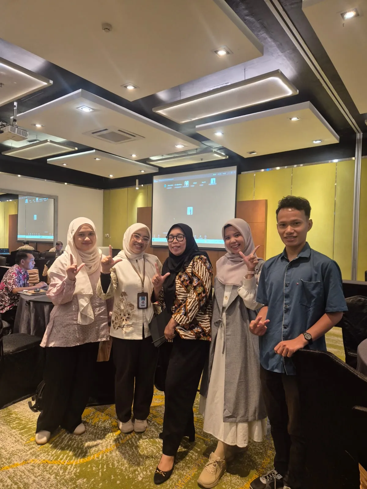 Tim VENAMBAK Bersama Ibu Damayanti Ratunanda-Penyaluran Dana BPDLH